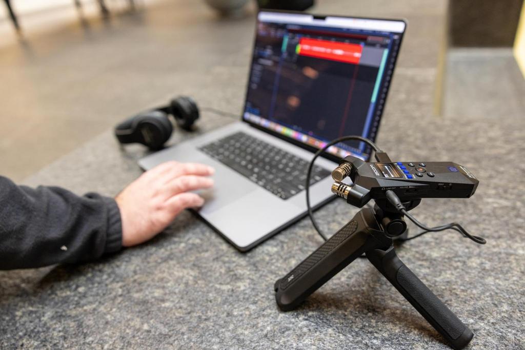 Zoom H1essential Handy Recorder Black 32bit Float Small Podcast Musical Instrument Performance ASMR Interview USB Microphone Accessibility Function