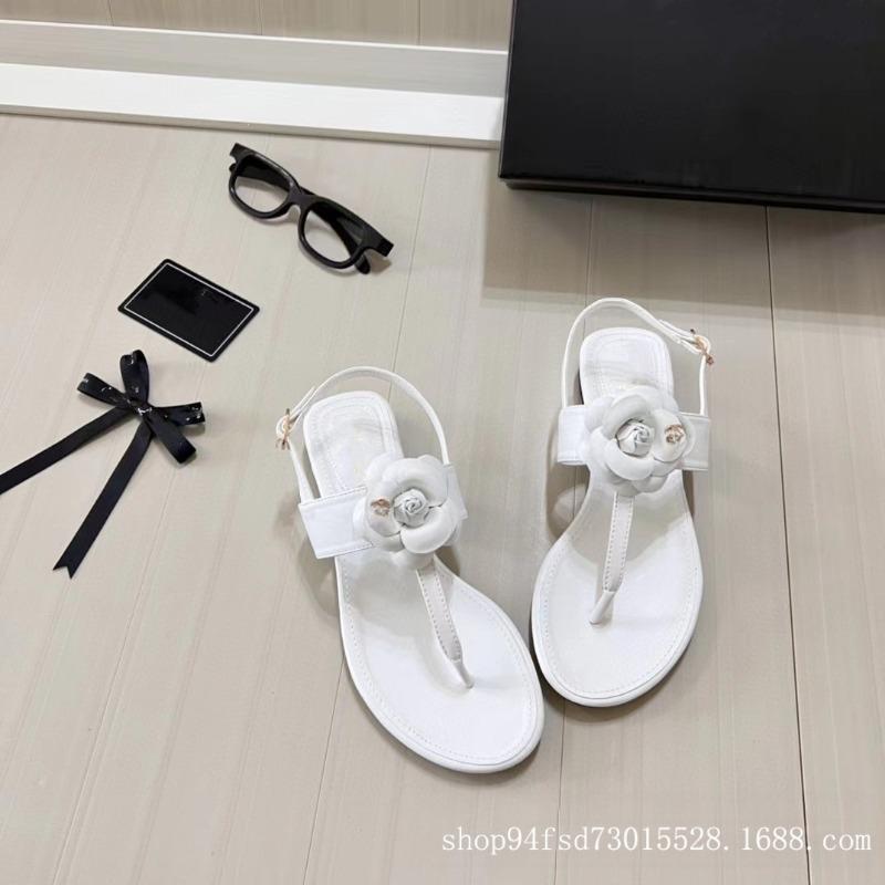 20 летних новых сандалии в стиле Сяосянфэн с открытым носком и камелией, женская уличная обувь, однотонные, пляжные, на плоской подошве, прохладные шлепанцы
