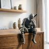 3D-печатная фигурка Воина-ниндзя с оружием Маленький Сидящий Задумчивый Черный Самурай Статуэтка для книжной полки Настольный декор для офиса