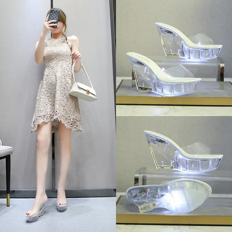 Мода Размер 43 Женские туфли на высоком каблуке Шлепанцы Светящиеся высокие каблуки Светящиеся Модные туфли для подиума Женские 10 см Сандалии