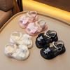 Летняя обувь для новорожденных девочек, пляжные сандалии для девочек, детская обувь из искусственной кожи с жемчугом и стразами и бантом, нескользящая детская обувь