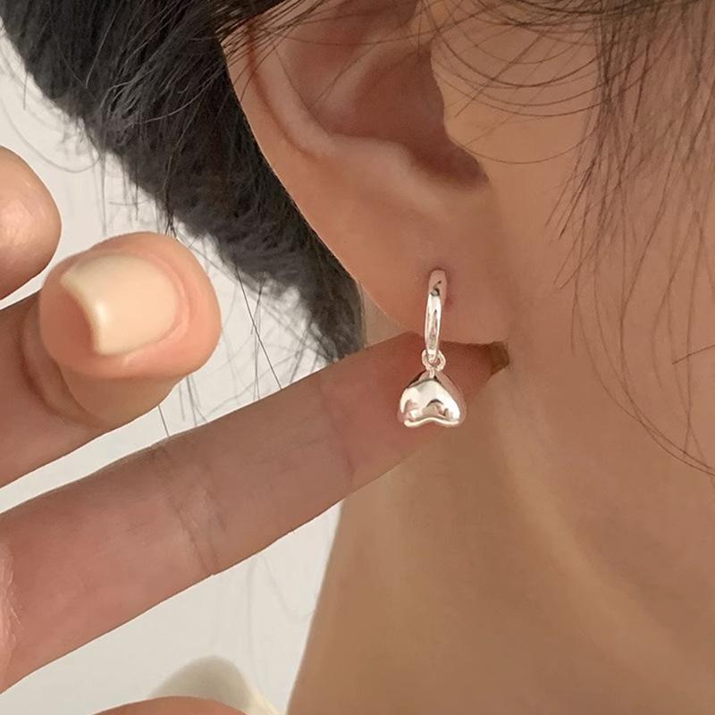 Серьги-гвоздики Glossy Love, женские простые и маленькие серьги в форме сердца, осенние повседневные серьги для работы и поездок на работу