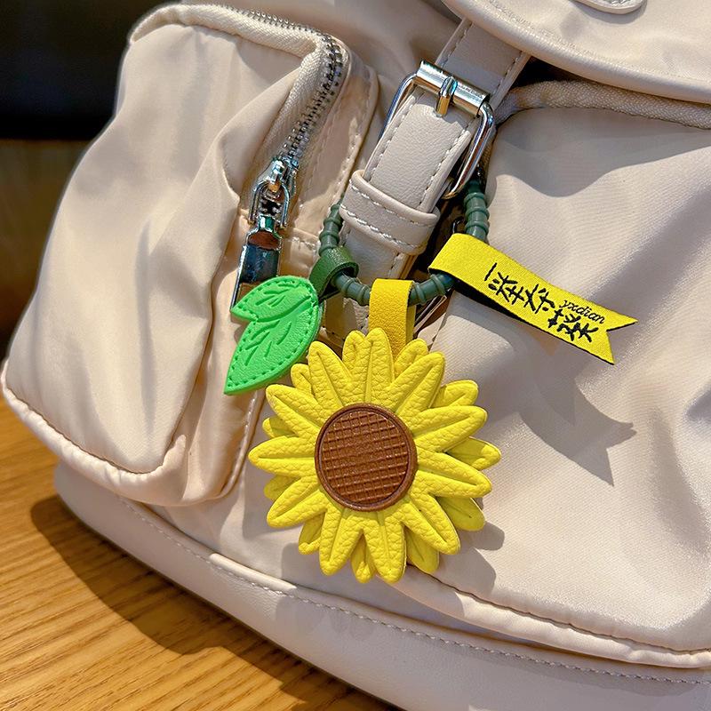 Креативный брелок-подвеска «Чемпион из мультфильма» — подарок на выпускной для студентов