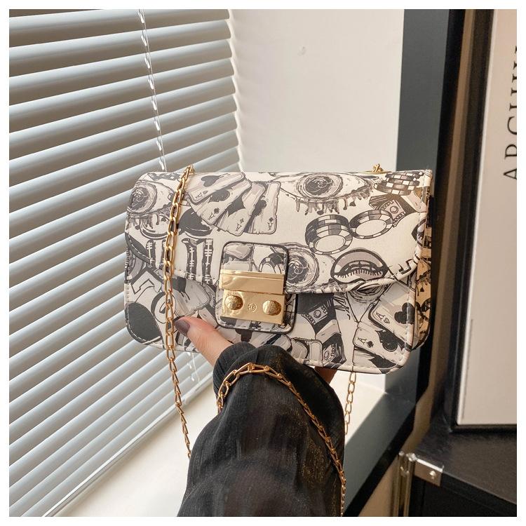 Модная корейская цепочка с замком-цепочкой, косой пролет плеча, новая модная печать граффити 2024, персонализированная маленькая квадратная сумка