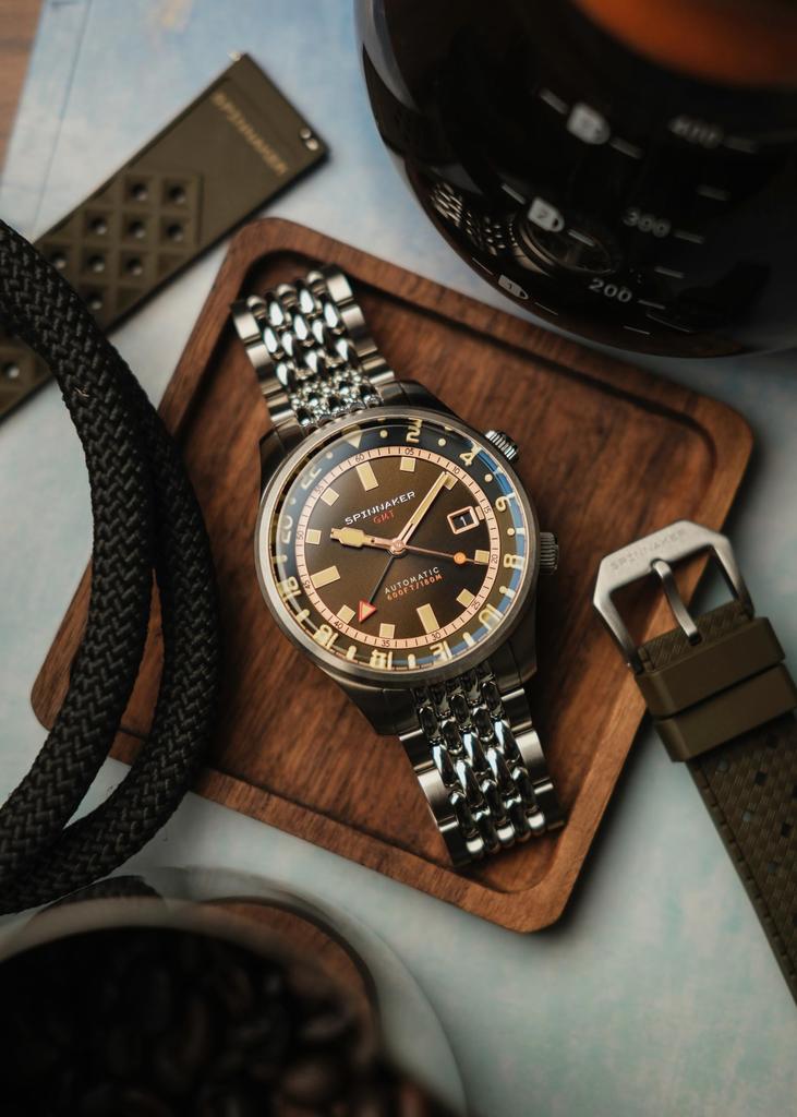 Bradner GMT Автоматические Автоматические 18 АТМ Водонепроницаемые Сапфировое Стекло Коричневый [SPINNAKER] Часы, Автоподзавод, Устойчивые, Стекло, Циферблат, SP-5121-22, Мужские [Б/У]