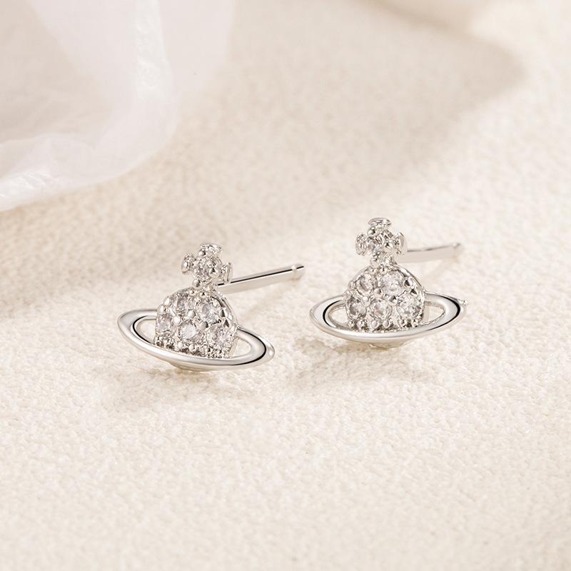 Уникальные мини-серьги с бриллиантами и цирконием Saturn 2023 года — модные, милые и стильные