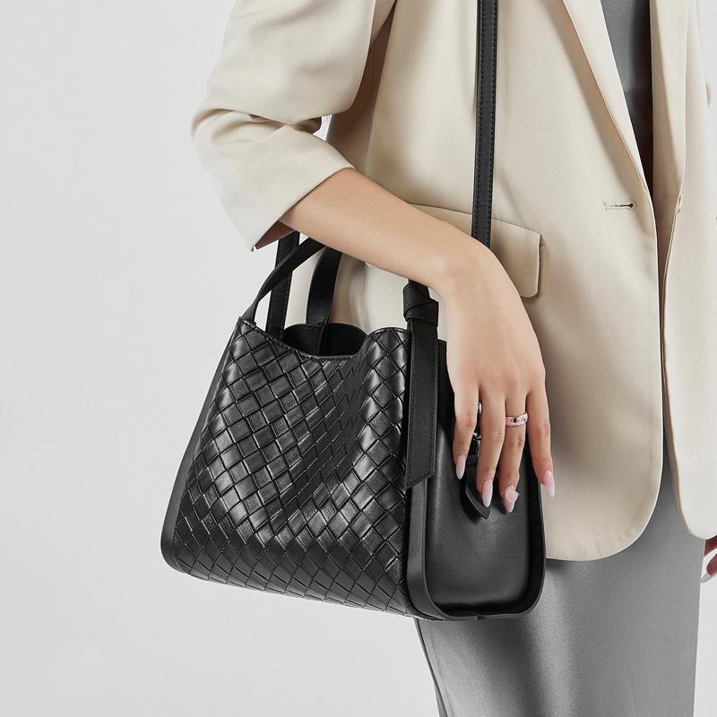 Летняя нишевая новая женская сумка Высококачественная коровья кожа Повседневная и модная На плечо Кроссбоди Натуральная кожа С тиснением Сумка-корзина «Цветная капуста»