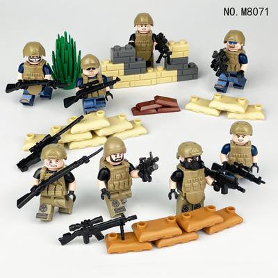Кукла из военных строительных блоков M8071 нанимает солдат для сборки строительных игрушек