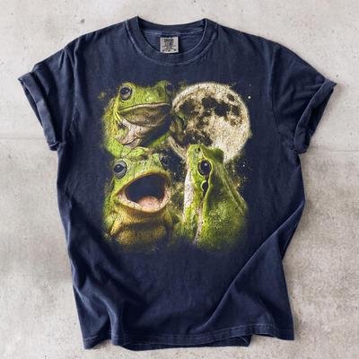 Three Frogs Howling Moon Shirt, Vintage Full Moon Graphic Tee, Nature Lover Cottagecore Frog