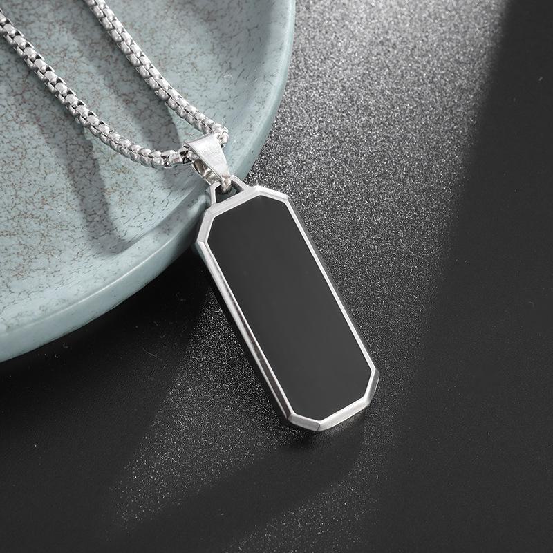 Unisex Geometric Square Pendant Necklace - Light Luxury Clavicle Chain with High-End Style