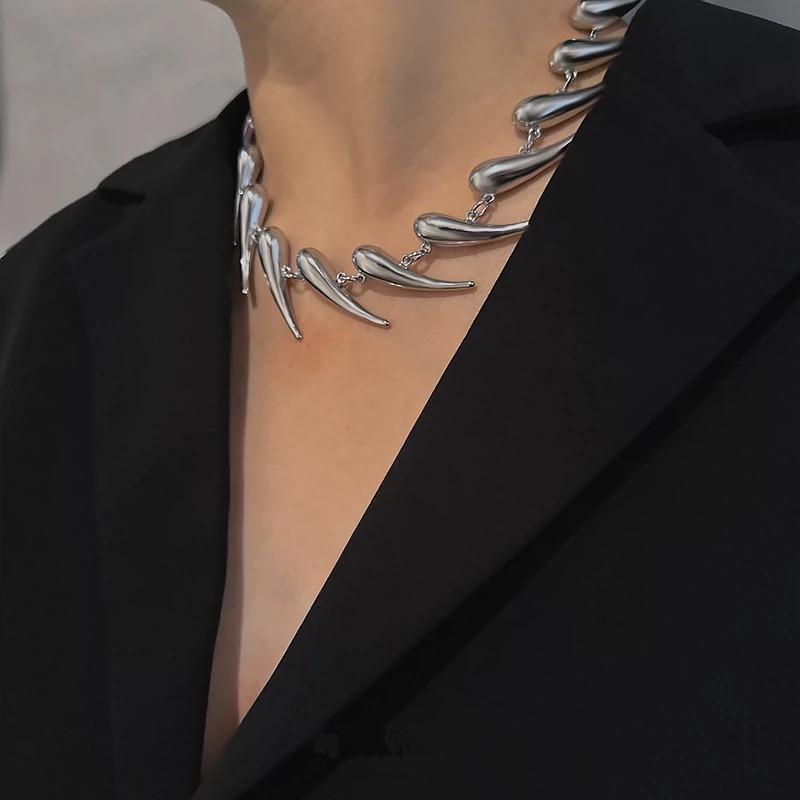 2024 Unisex Chunky Metal Chili Necklace: High-End European & American Designer Choker
