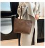 2024 Retro Large Capacity Women's Tote: Stylish Korean-Style, Trendy Autumn/Winter Single Shoulder Commuter Bag