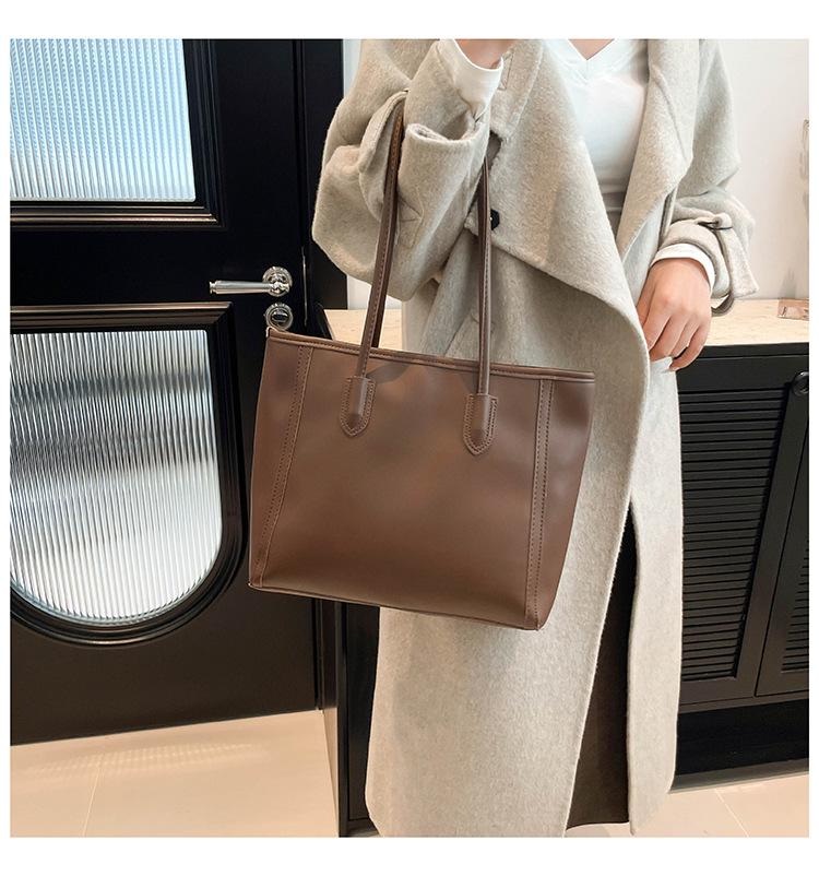 2024 Retro Large Capacity Women's Tote: Stylish Korean-Style, Trendy Autumn/Winter Single Shoulder Commuter Bag