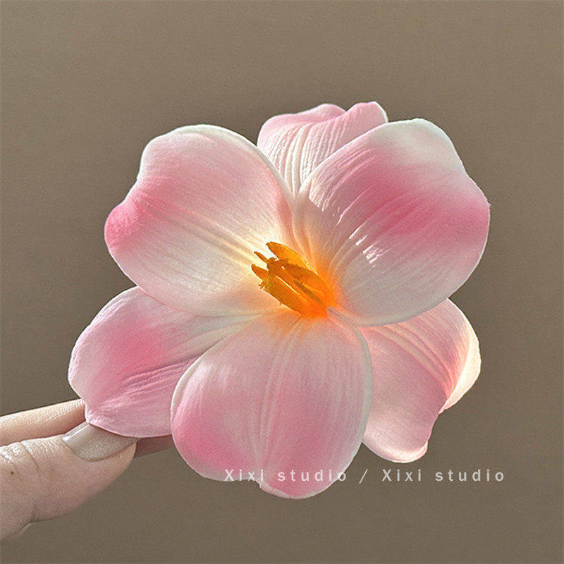 Metal foam flower hairpin, advanced sense, exquisite elegance, seaside vacation style, duckbill clip, design sense, niche hair accessories