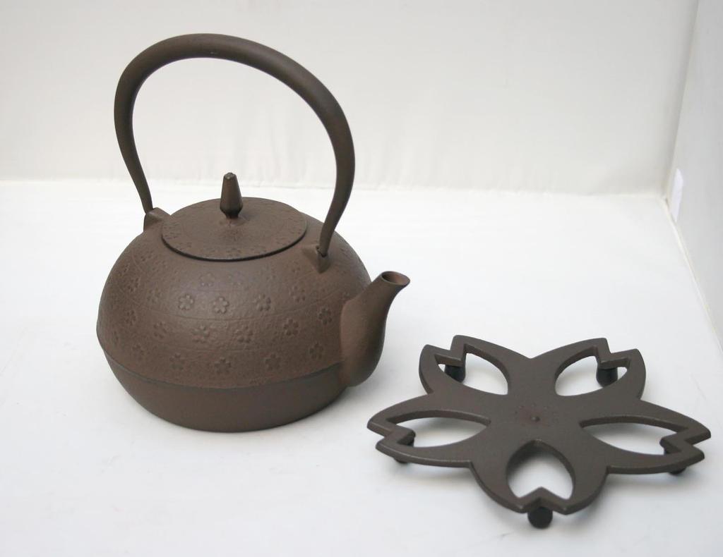 Ikenaga Iron Works - Kettle Stand for Iron Kettles, Nambu Ironware, 16.5 x 16.5 cm, Cherry Blossom Brown
