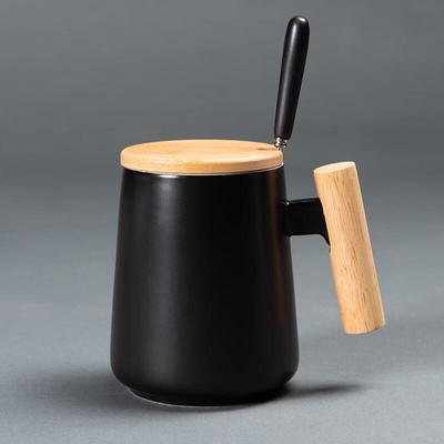Керамическая кружка для кофе с деревянной ручкой