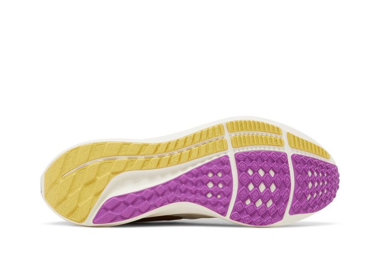 Men's Sneakers Nike Pegasus 39 Premium Nike Moving Company Sanddrift/Coconut Milk/Stadium Green/Ale Brown