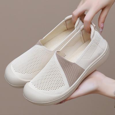 Женская обувь лето новая старая пекинская тканевая обувь женская сетчатая полая дышащая обувь для мамы мягкая подошва не устают ноги повседневная обувь