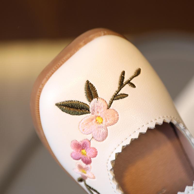 Кожаные туфли для девочек весна-осень детская принцесса мягкая подошва Лолита японские мокасины обувь мода дети 2024 вышивка ПУ