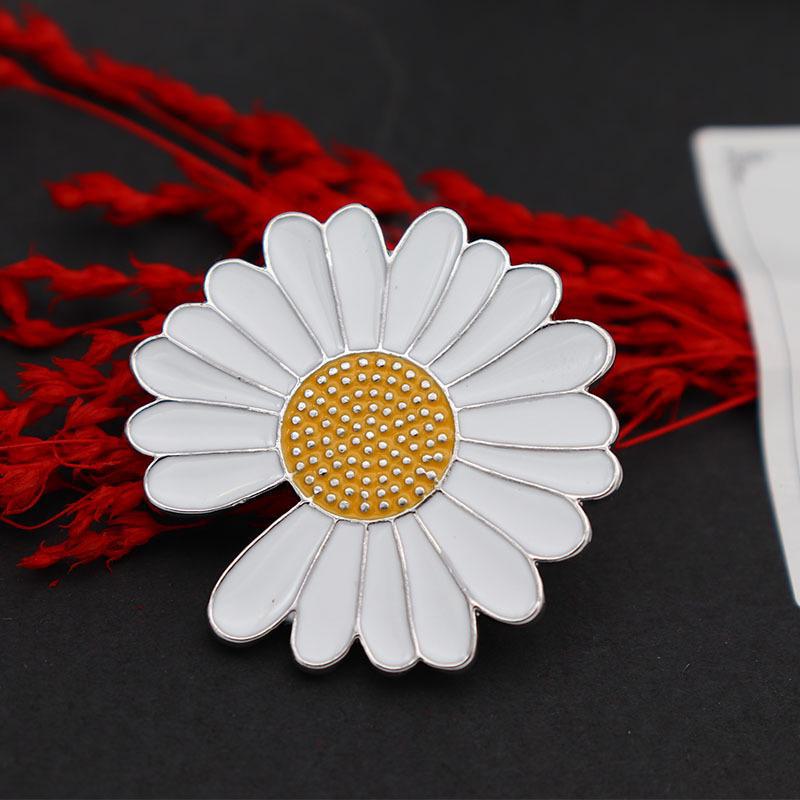G-Dragon Style Daisy Brooch: Small Sunflower Corsage with Oil Drop Badge
