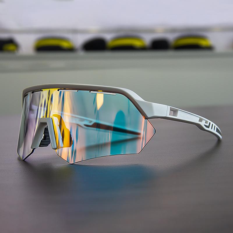 Color-changing sports glasses for hiking and mountaineering, outdoor cycling, windproof, dustproof, and dazzling sunglasses for men and women
