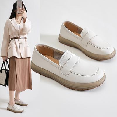 Носить обувь на плоской подошве и с мягким верхом не утомительно. Это универсальная и повседневная обувь для женщин