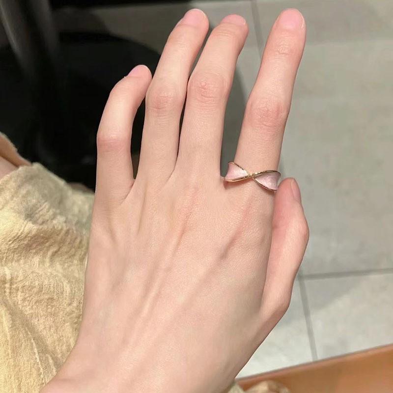 Trendy S925 Pure Silver Ring With Beautiful Pearl Floral Detailing For Women