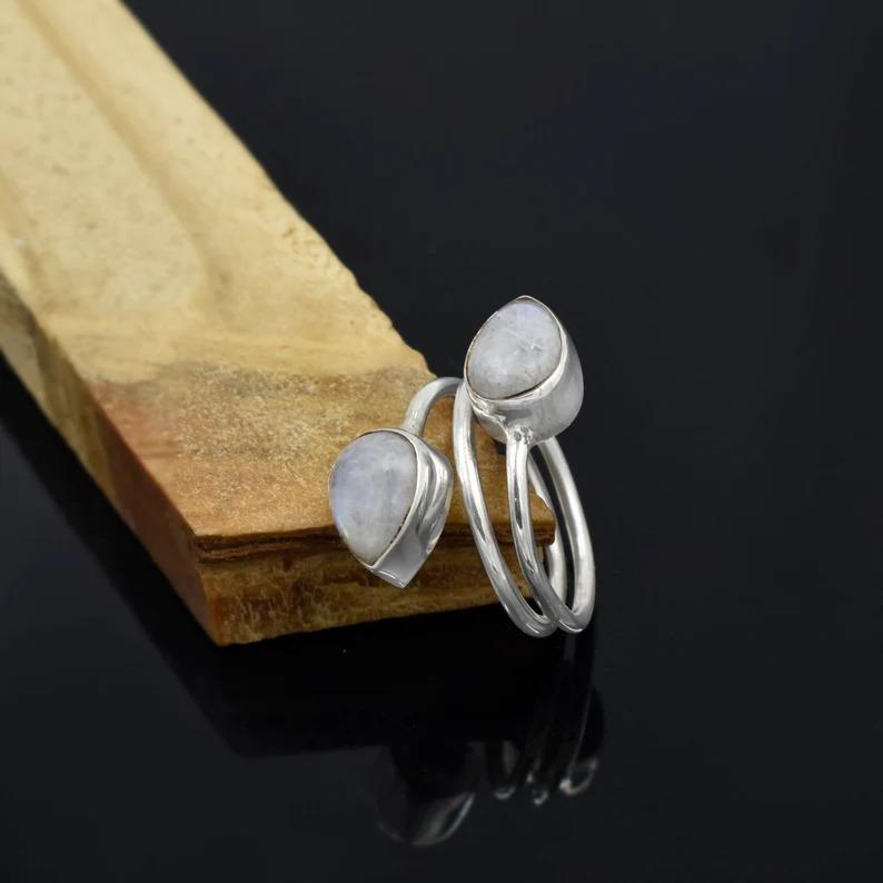 Кольцо с драгоценным камнем из лунного камня Стерлинговое серебро 925 пробы Ювелирные изделия ручной работы Твердое кольцо для женщин Подарок для особых случаев - прибл. 5,1 г.