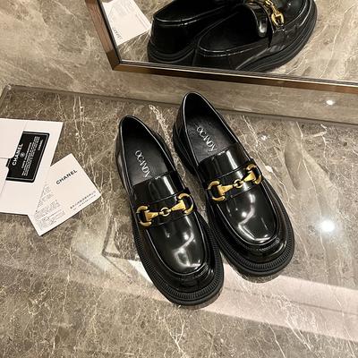 Lucky Shoes Женская обувь в британском стиле из кожи в стиле ретро с золотой пряжкой в виде лошади с круглой головкой и толстой подошвой Маленькие кожаные туфли для женщин с педалью