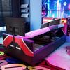 Детская кровать 90*200 в стиле E-Sports с обивкой из ПУ-кожи в стиле Color-Block, светодиодная подсветка с изменением цвета, гидравлический подъемный механизм для хранения и встроенное крепление для телевизора