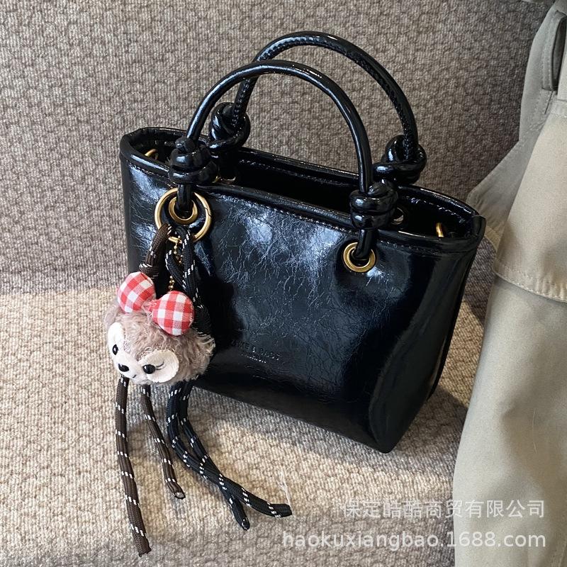 Популярные сумки этого года — женские осенне-зимние универсальные 2025 новые модные сумки-мессенджеры, сумки-ведра