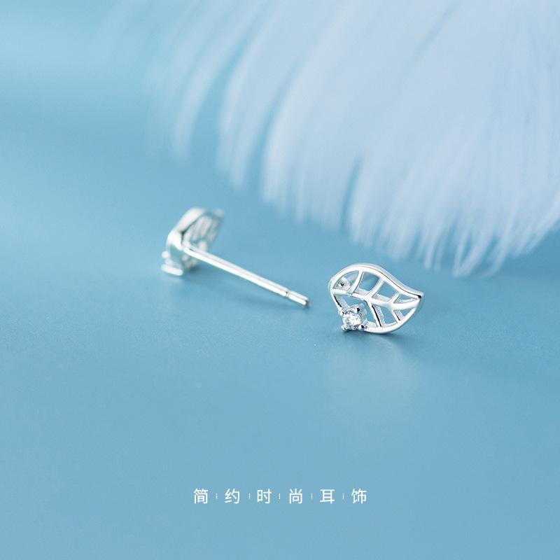 Не нужно рвать листья, чтобы спать. Женские серьги-гвоздики — это свежо и мило. Мини-серьги в форме листьев отличаются простым характером и подходят для студентов.