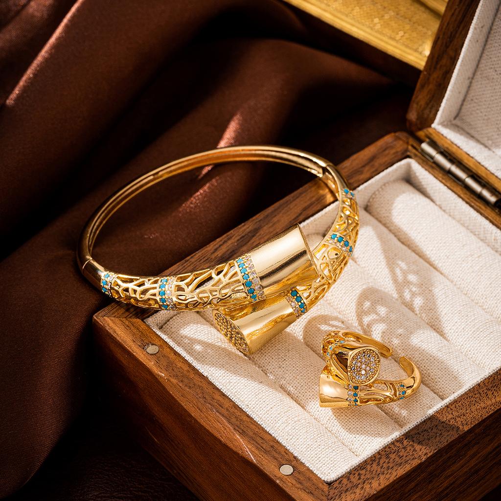 Роскошный комплект из золотистого медного браслета и кольца | Геометрические цветочные узоры с акцентами из фианита
