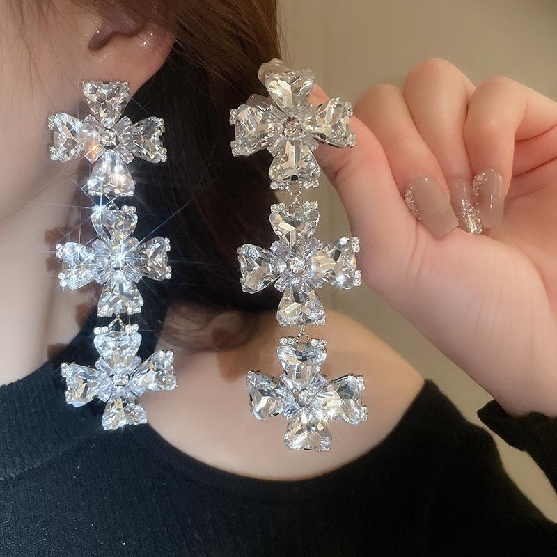 Luxury Spider Web Drop Tassel Earrings with Inlaid Diamonds