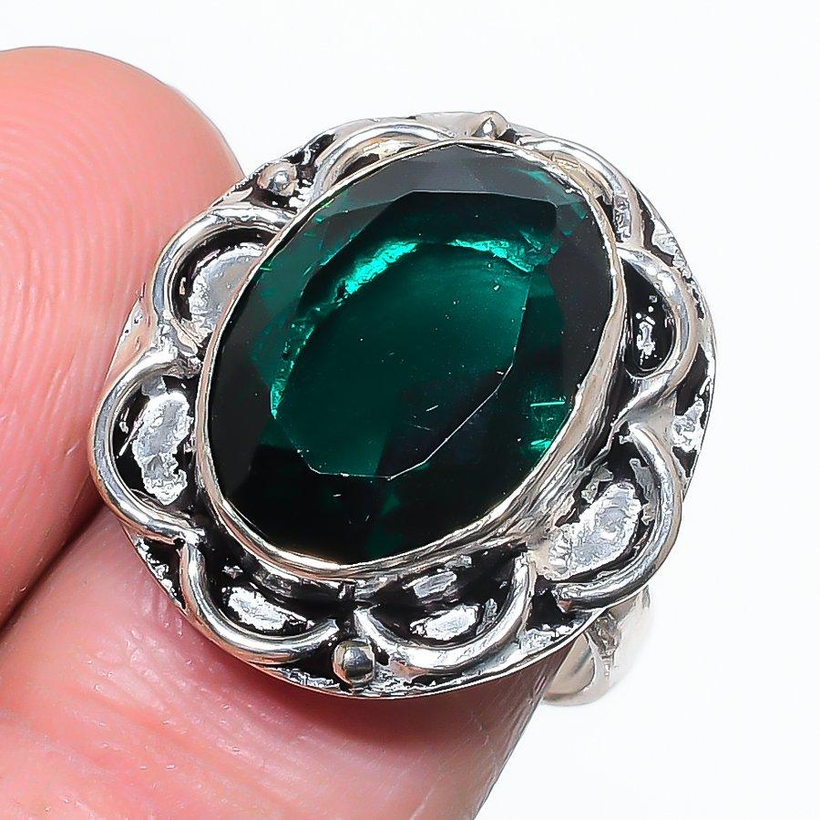 Кольцо из серебра 925 пробы с натуральным хромдиопсидом, размер 7,5 O2R12