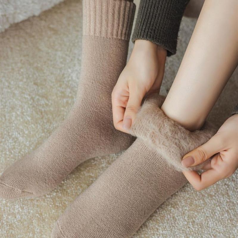 Женские зимние бархатные носки средней длины, толстые плюшевые теплые однотонные носки-тапочки