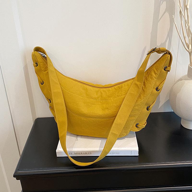 Модный тренд сумка-пельмень повседневная текстура осень и зима новая сумка большой вместимости 2025 женская на плечо сумка-мессенджер