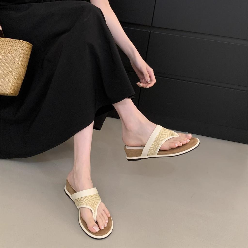 French holiday style casual versatile thick-soled slippers women's beautiful straw woven soft bottom slope heel flip-flop toe cool slippers