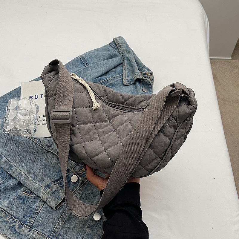 Crossbody Bag Women's Rhombus Casual Dumpling Bag Men's Casual Large-capacity Shoulder Bag Autumn and Winter New Light Commuter Bag