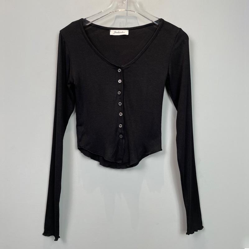 Нежный розовый женский кардиган с длинными рукавами и застежкой на пуговицы на груди