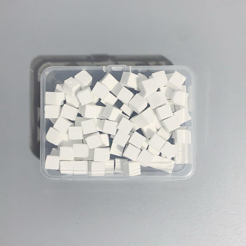 Блок-губка для градиентного нейл-арта: Мини-квадрат 1 см с растушевкой омбре и специальной кистью.