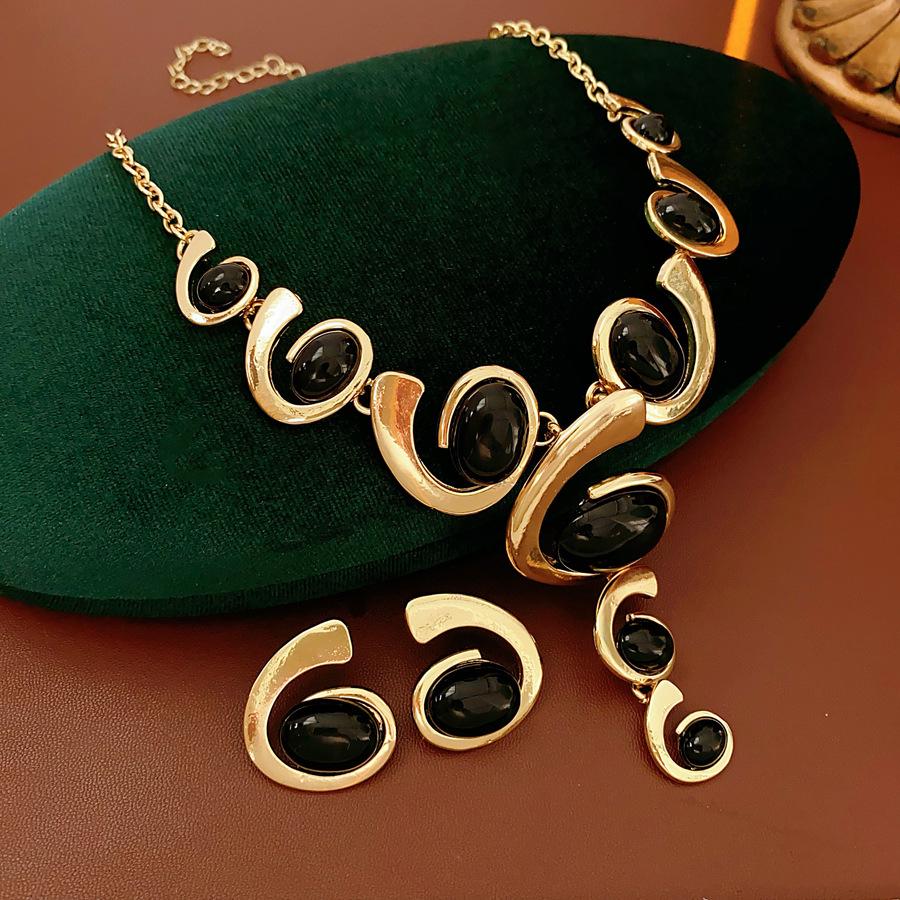 Snail Shape Pendant Necklace Stud Earring Set Female, Fashionable Simple and Versatile Exquisite Jewelry Gift