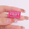 Минималистская металлическая булавка с надписью «Taylor Swift Saves America Again» 2024 года, креативный аксессуар для рюкзака