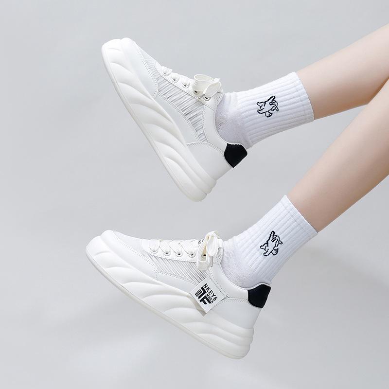 Женские летние повседневные сетчатые кроссовки на массивной платформе, нескользящие легкие дышащие прогулочные туфли на шнуровке, теннисные кроссовки, женская спортивная обувь с низким берцем