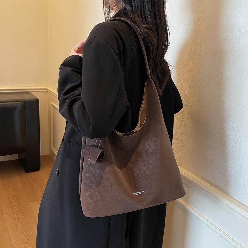 Винтажная сумка-тоут женская большой вместимости 2025 новая осенне-зимняя универсальная простая сумка через плечо повседневная рабочая сумка для поездок на работу