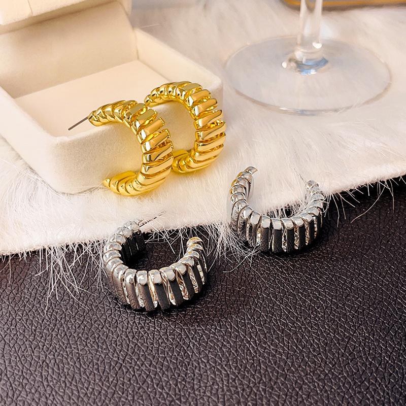 C-Shaped Twisted Rope Earrings: Retro Punk Metal Threaded Studs