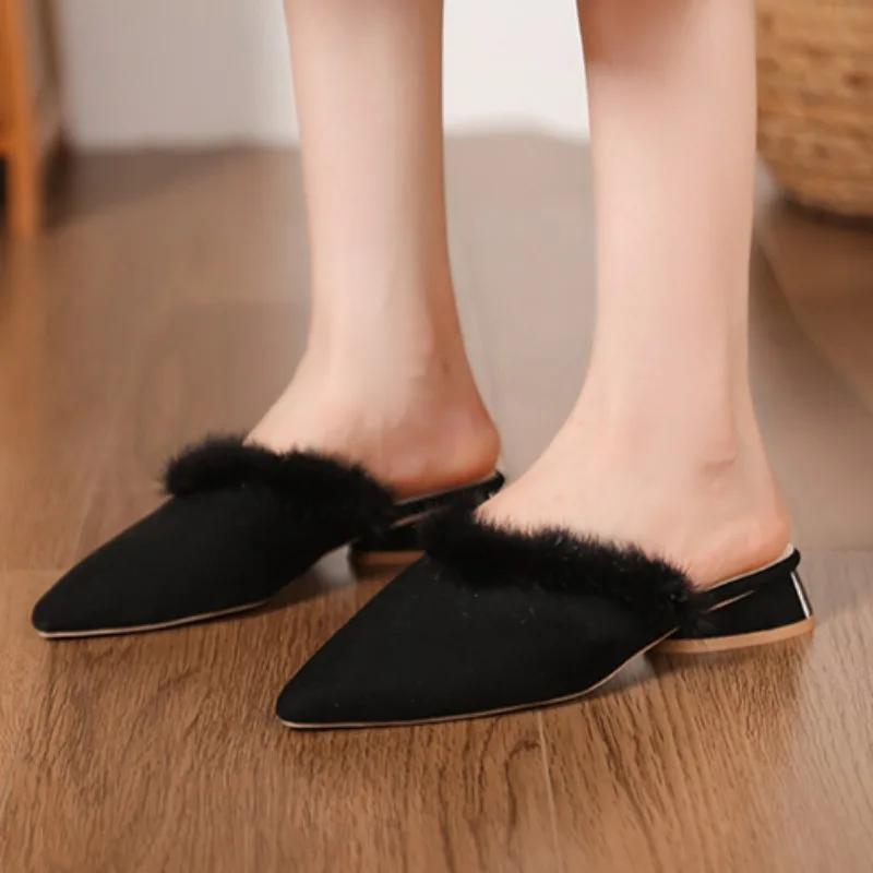 Женские тапочки 2024 года, новая модная повседневная дизайнерская обувь для женщин, легкие сандалии без застежек, удобные тапочки, шлепанцы для женщин