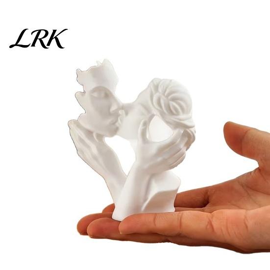 Скульптура с гладкой поверхностью, 3D-печатная фигурка целующейся пары, Романтическая ажурная статуэтка на широком прочном устойчивом основании, Современное минималистичное украшение
