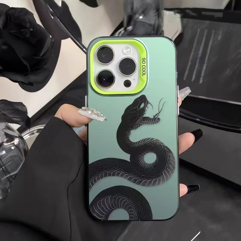 Черный Чехол-Змея с Крестом для iPhone 16 Pro, 15/14/13, 12, 11, и Xs Max/Plus, Продвинутый Лазерный Дизайн