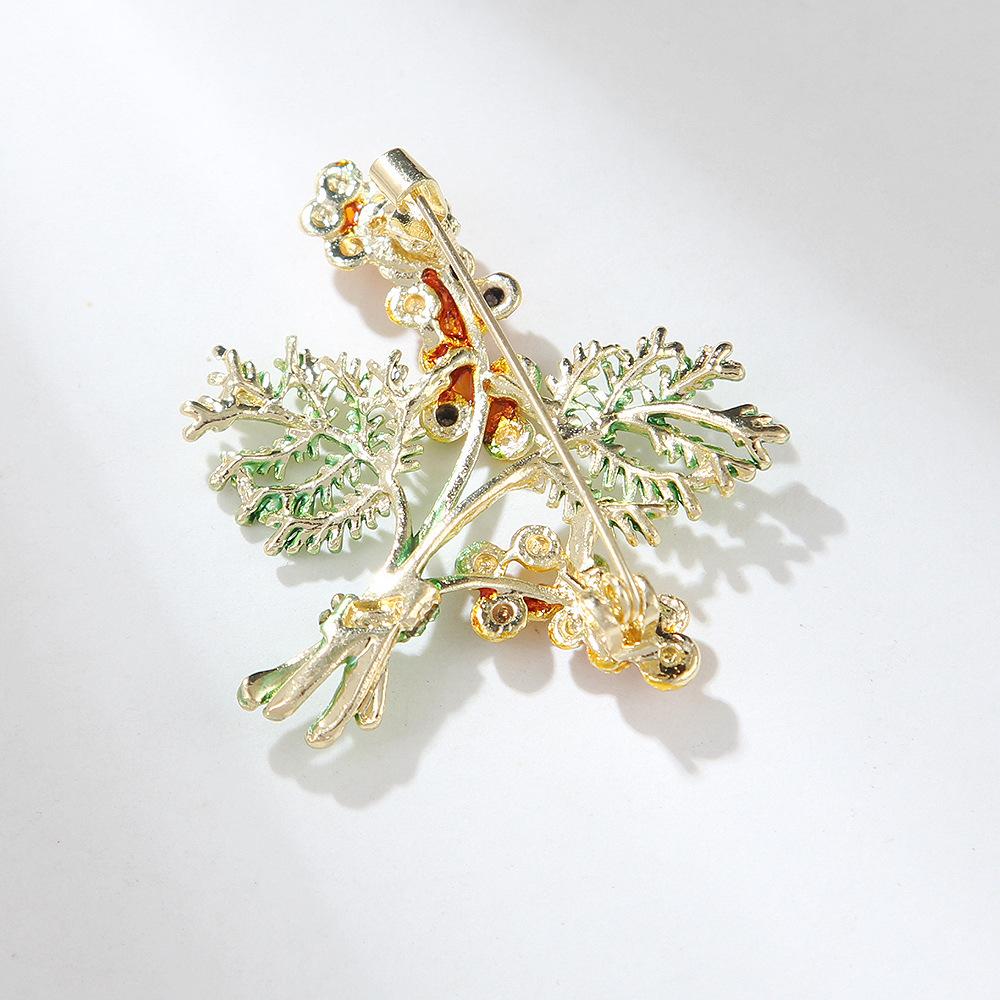 Fashion Pinecone Brooch Elegant Atmospheric Emerald Green Pine Boughs Brooch Clothing Accessories Clothing Accessories Leaf Corsage